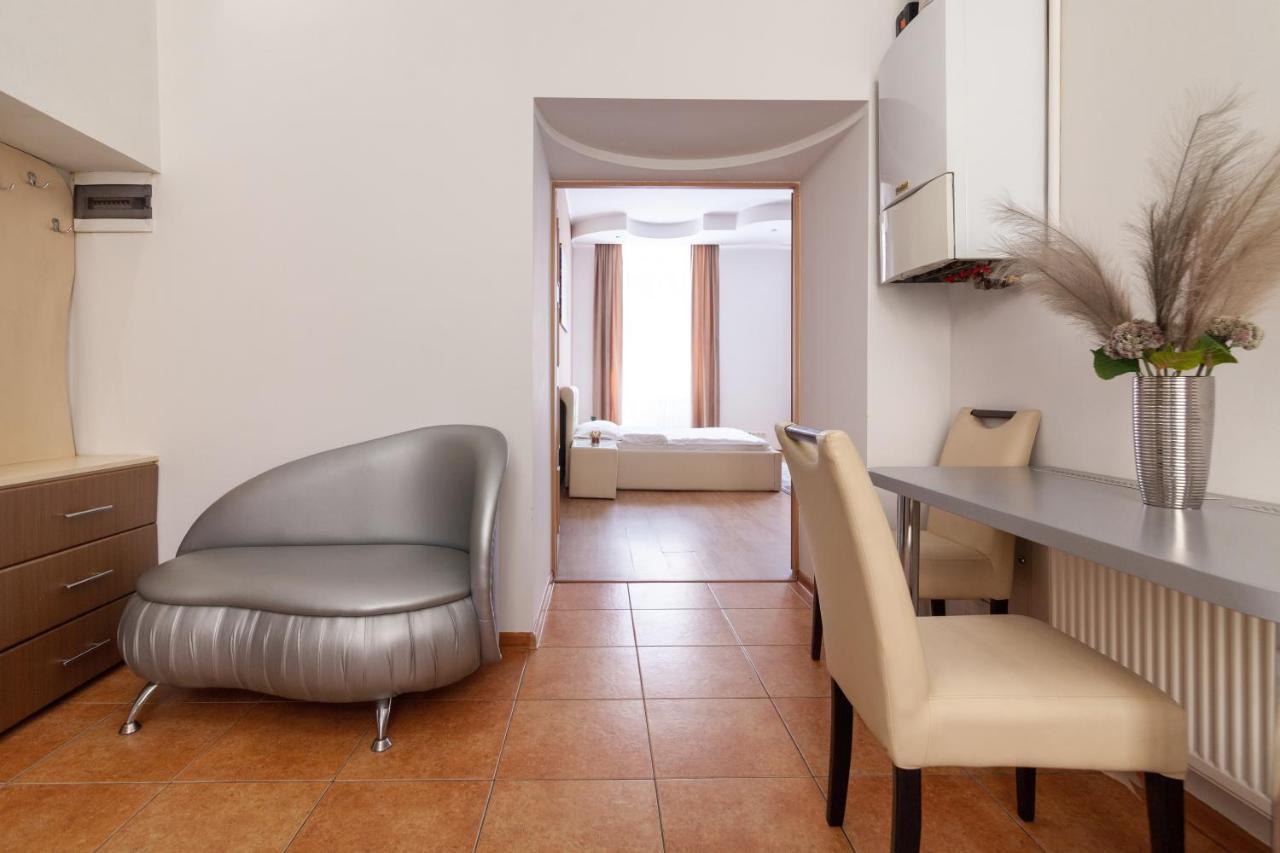 Leogrand Apartments Svobody 33 리비프 외부 사진